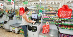 Walmart de México opera 1,450 estaciones de self-checkout. Walmart de México operates 1,450 self-checkout stations. Walmart de México exploite 1 450 caisses automatiques. Walmart do México opera 1.450 estações de self-checkout.