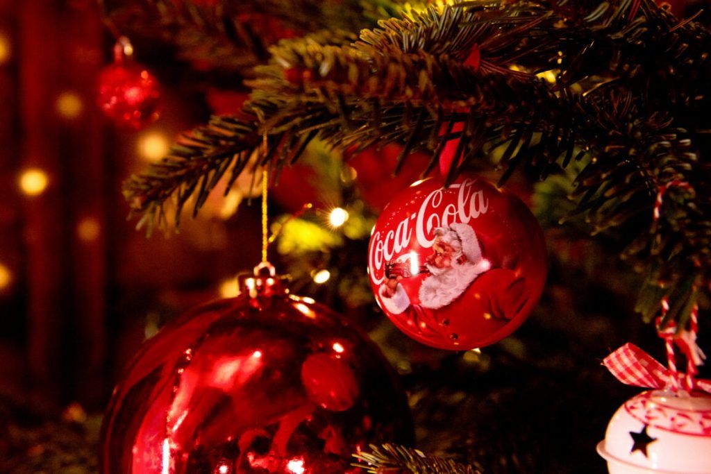 FOTO: https://fabrikbrands.com/coca-cola-the-brand-that-turned-christmas-red/